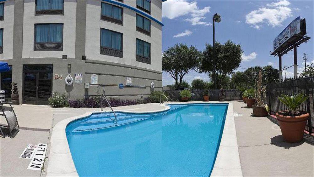 Holiday Inn Express & Suites Austin North Central By Ihg Exterior foto