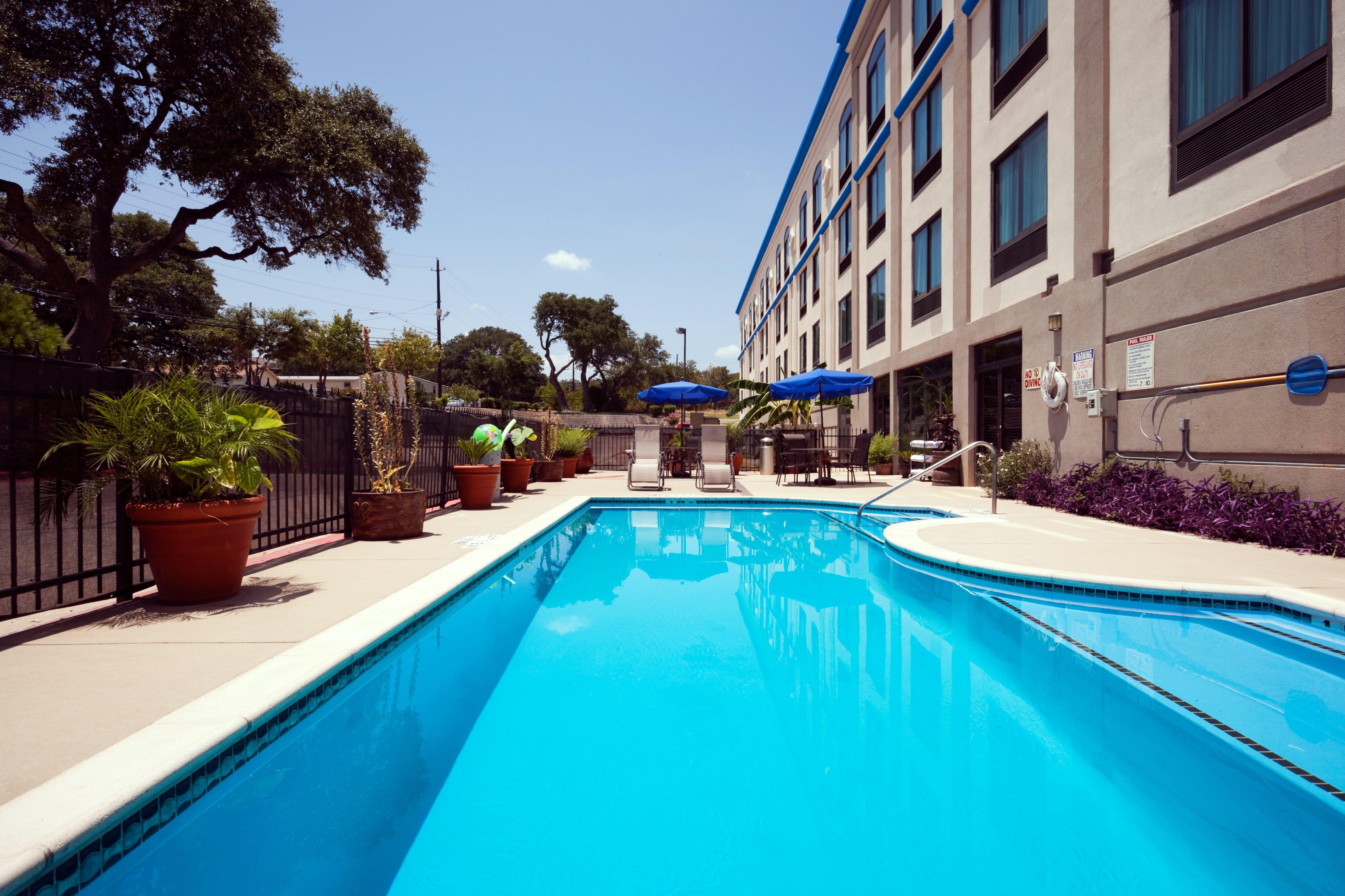 Holiday Inn Express & Suites Austin North Central By Ihg Exterior foto