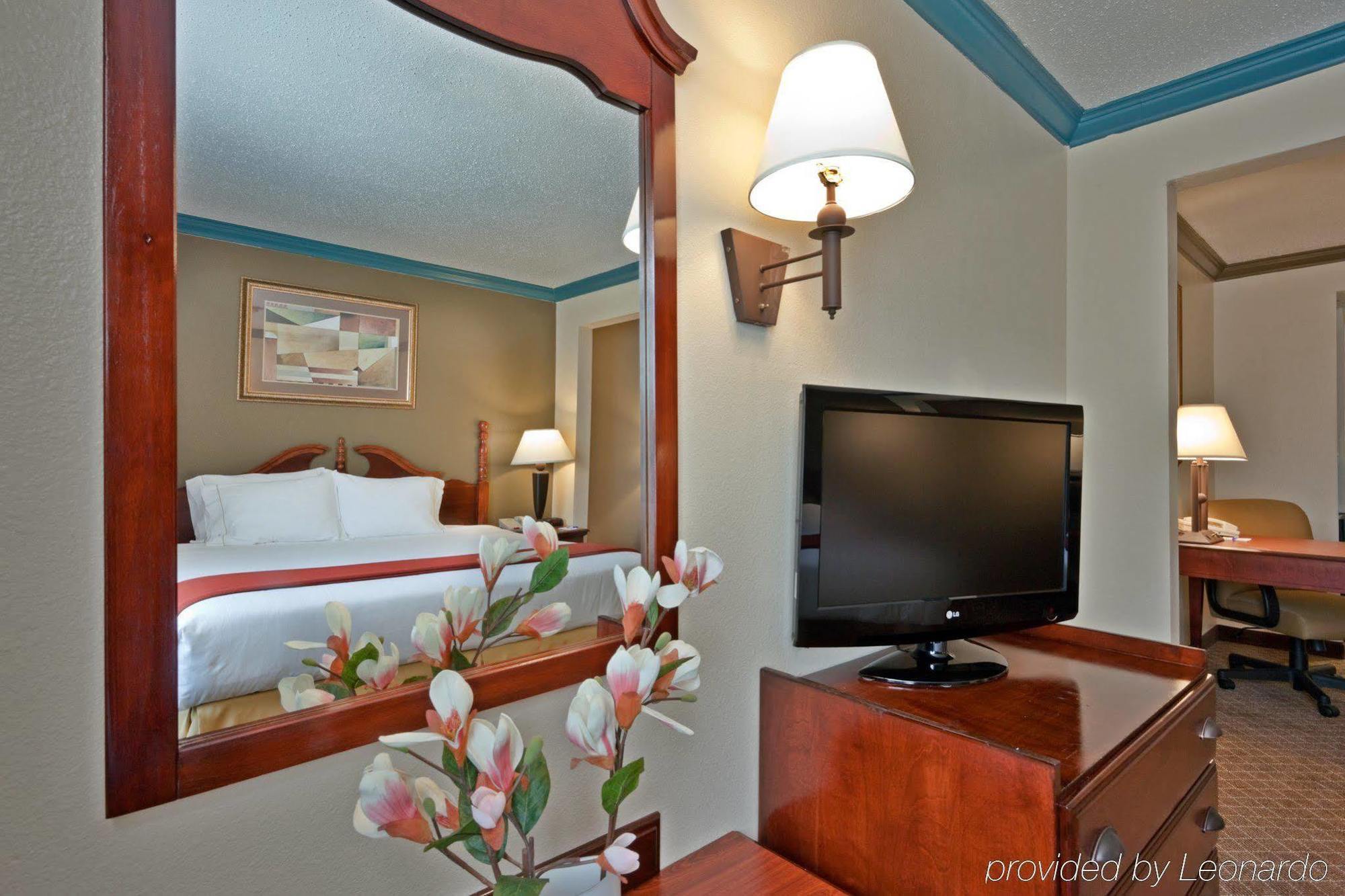 Holiday Inn Express & Suites Austin North Central By Ihg Exterior foto