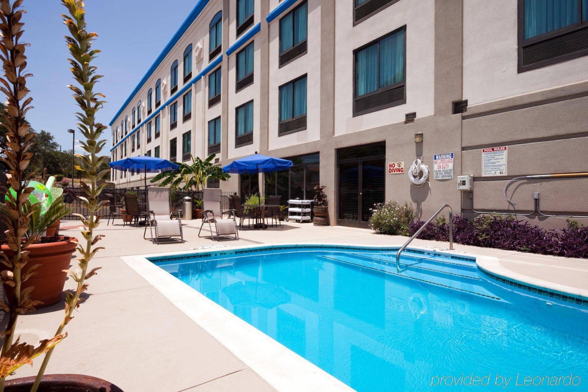 Holiday Inn Express & Suites Austin North Central By Ihg Exterior foto