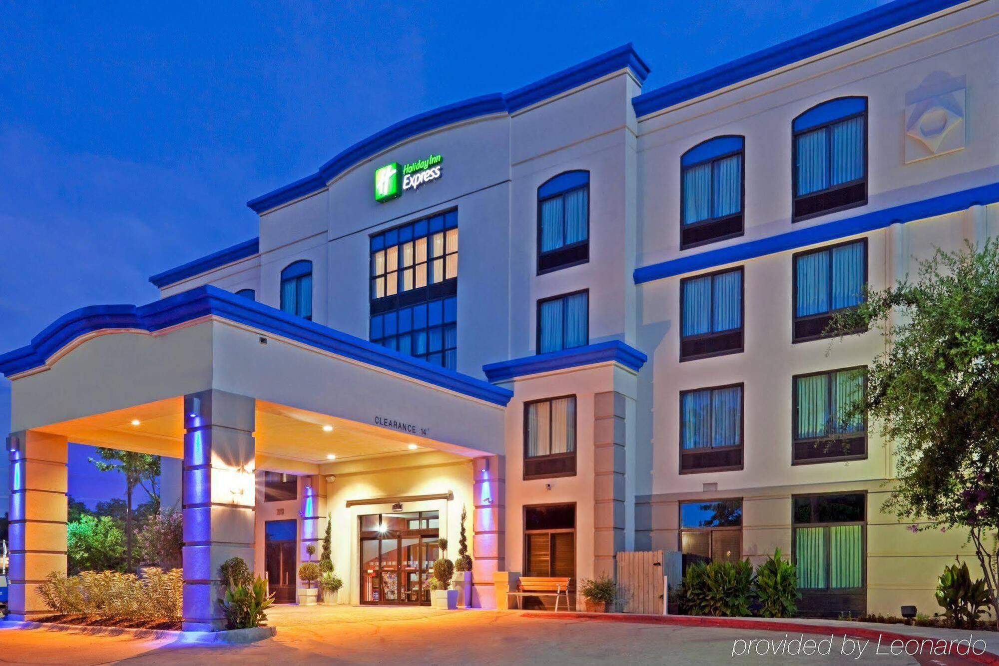 Holiday Inn Express & Suites Austin North Central By Ihg Exterior foto